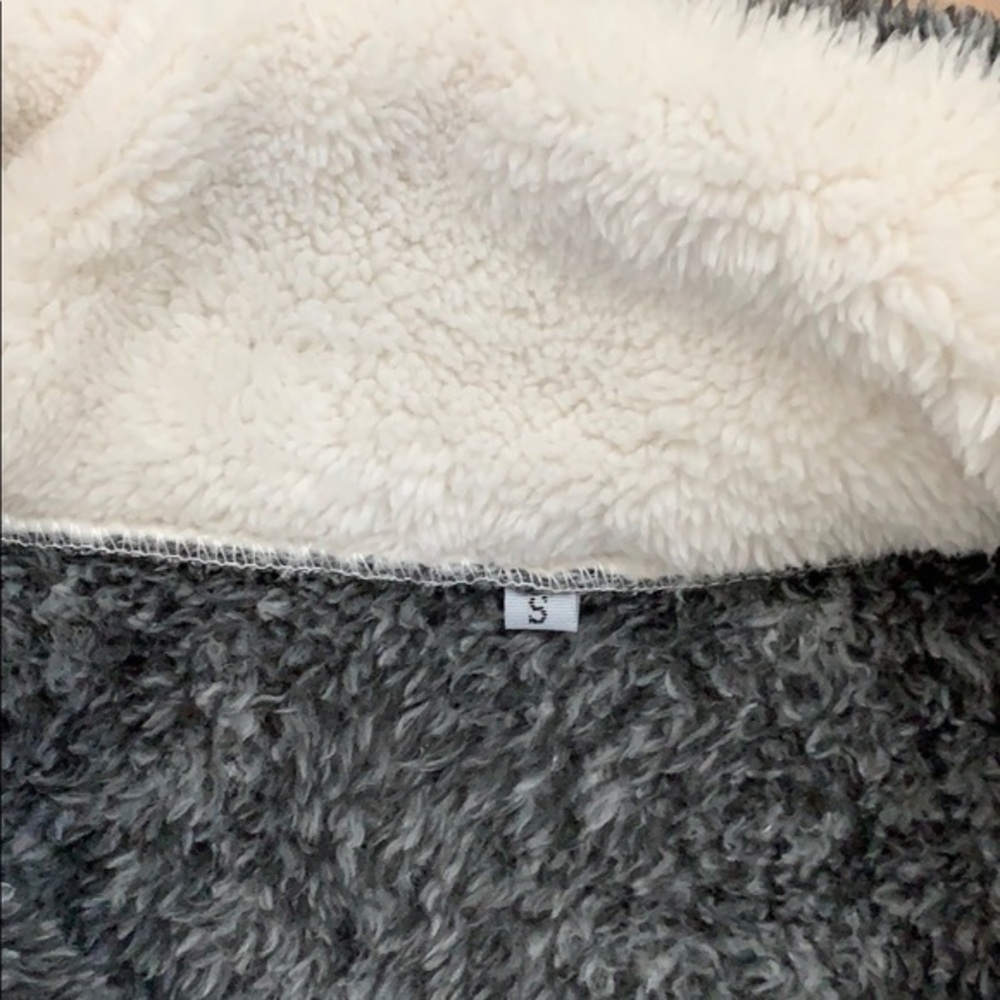 Fleece pullover size small - Picture 3 of 3